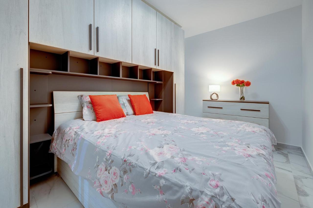 Splendid 2Br Apartment, Steps To St Georges Bay Saint Julian's Eksteriør billede
