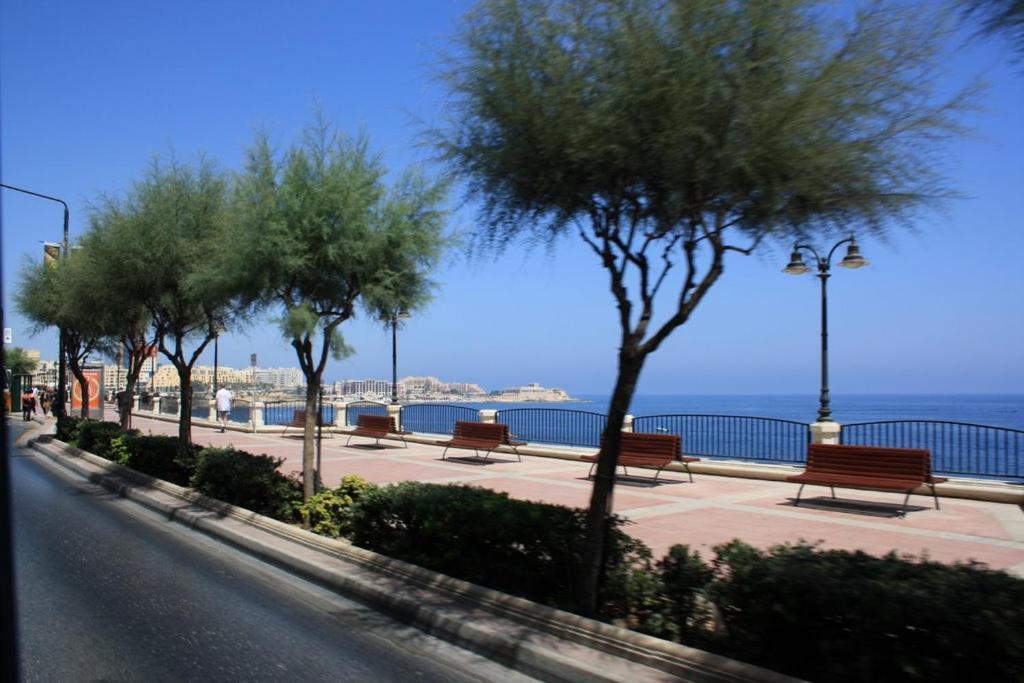 Splendid 2Br Apartment, Steps To St Georges Bay Saint Julian's Eksteriør billede
