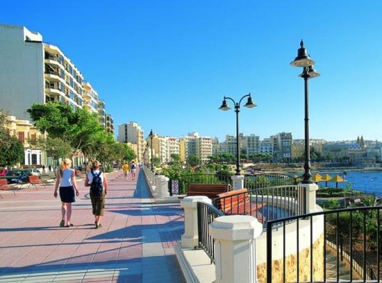 Splendid 2Br Apartment, Steps To St Georges Bay Saint Julian's Eksteriør billede
